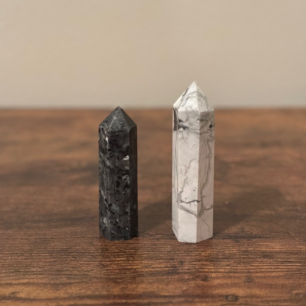 Larvakite and Howlite Towers